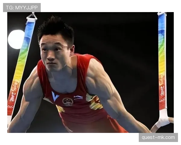 杨威退役后这身材管理也太狠了，体操老将私下还天天吊单杠？