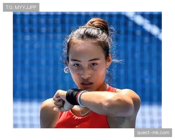 郑钦文赛后直接啃汉堡，这自律人设是假的吧？